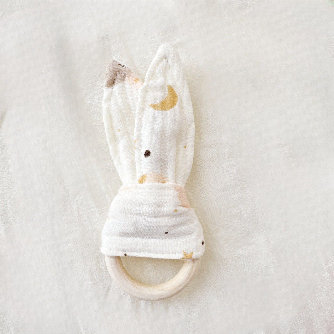 Wooden teething ring and cotton fabric
