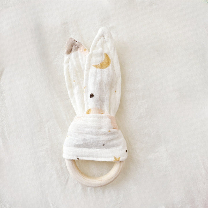 Wooden teething ring and cotton fabric