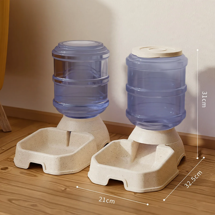 Pet feeding set with drinking bowl and food bowl