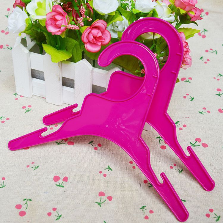 Plastic hanger for pet clothing
