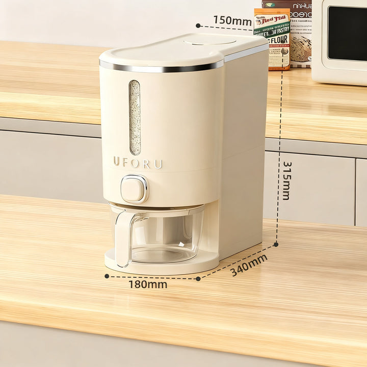 Plastic travel container with pressure closure, airtight