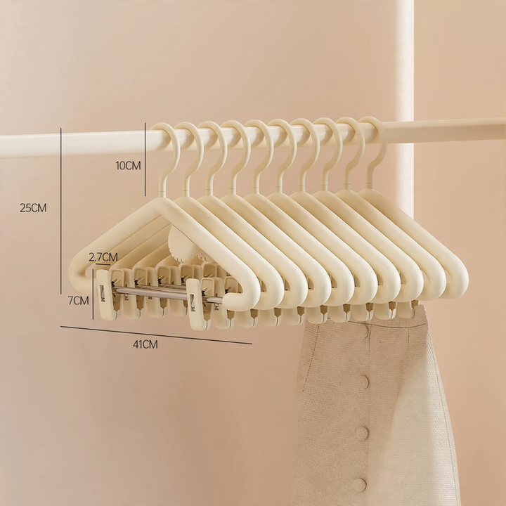 Plastic Hanger DD2517, shoulder-friendly