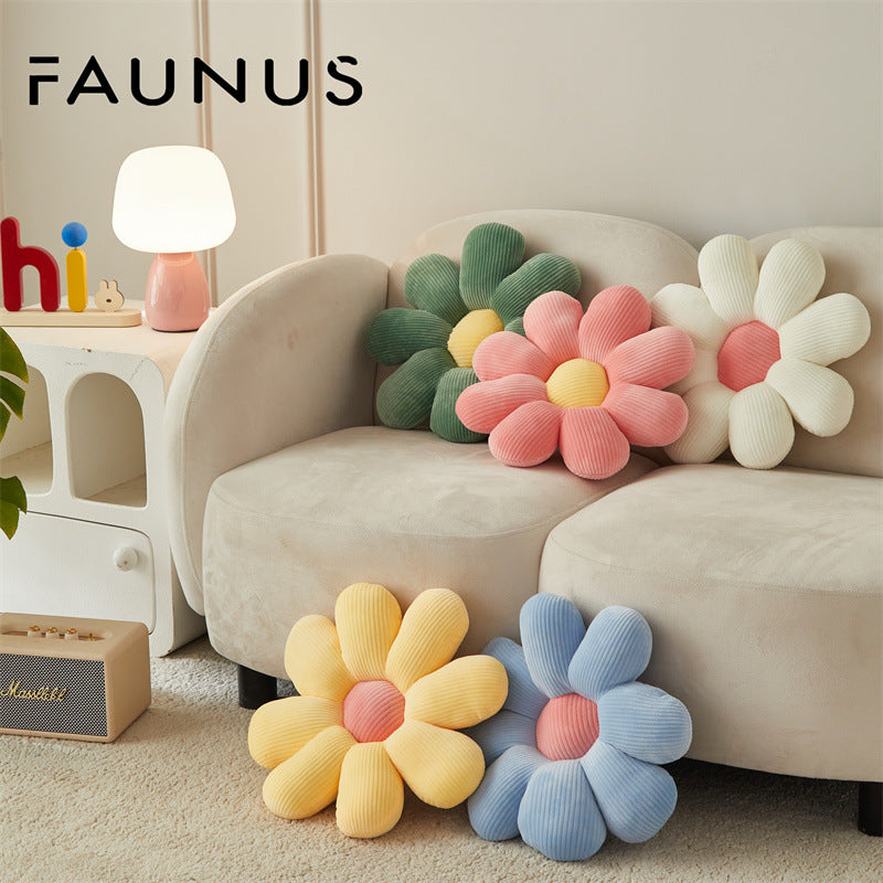 Cushion with floral pattern made of polyester