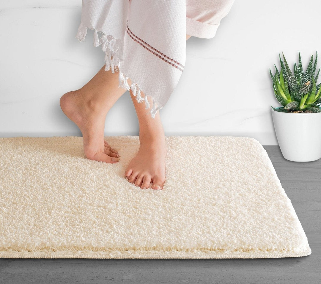 Stornfield | Luxura UltraSoft Bath Mat | Super-absorbent microfiber bathroom rug with anti-slip backing