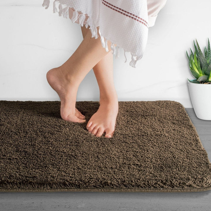Stornfield | Luxura UltraSoft Bath Mat | Super-absorbent microfiber bathroom rug with anti-slip backing