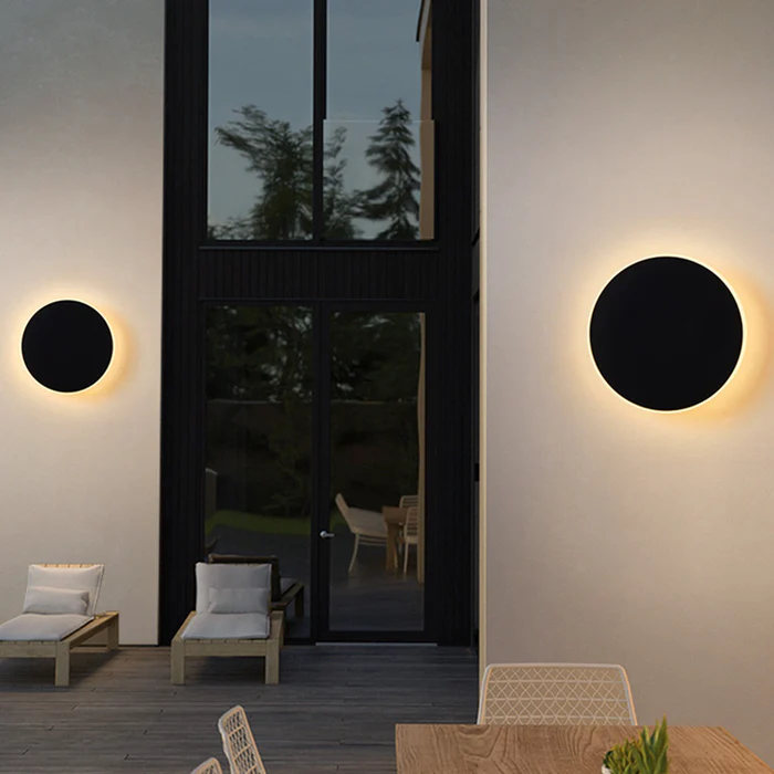 Elegant LED wall light for outdoor use - Minimalist round design | Stornfield