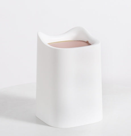 Cute, girl-inspired trash can with lid. | Stornfield