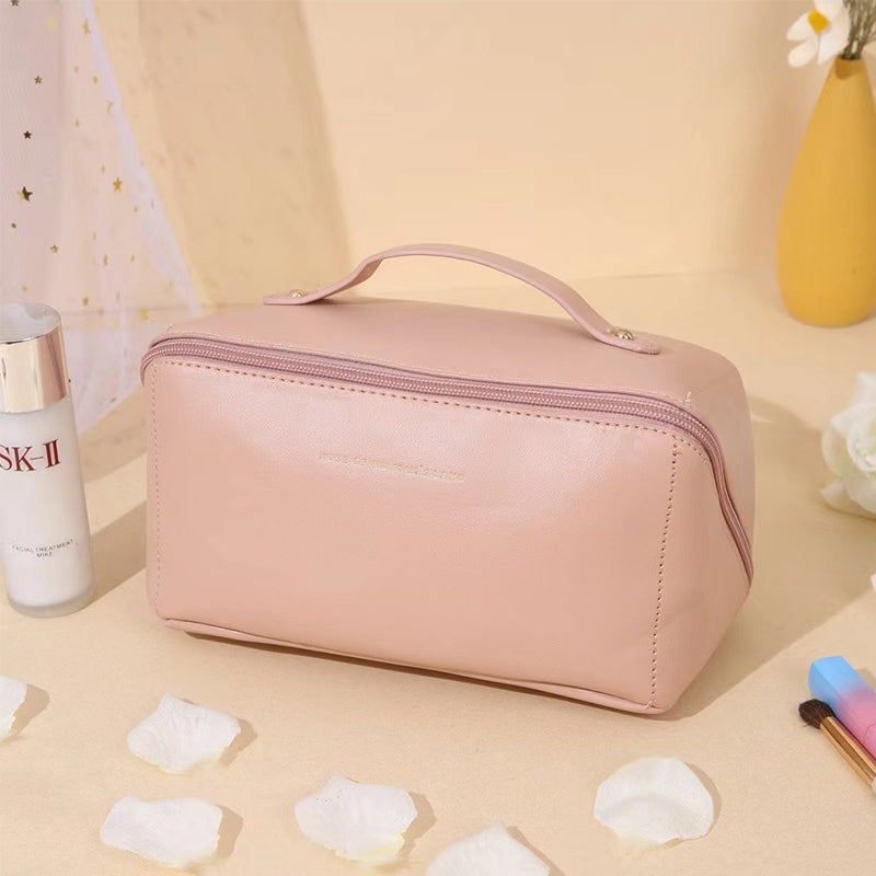 Portable leather travel cosmetic bag | Stornfield