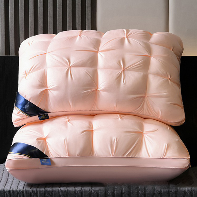 Ergonomic neck pillow with 3D quilting | Stornfield