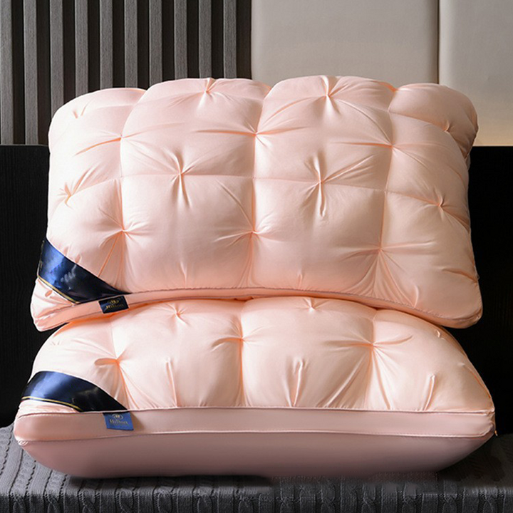 Ergonomic neck pillow with 3D quilting | Stornfield