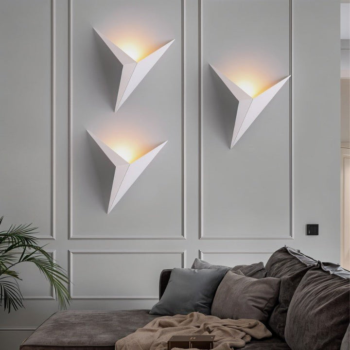 Elegant wall lamp - Modern LED wall light for stylish interiors | Stornfield