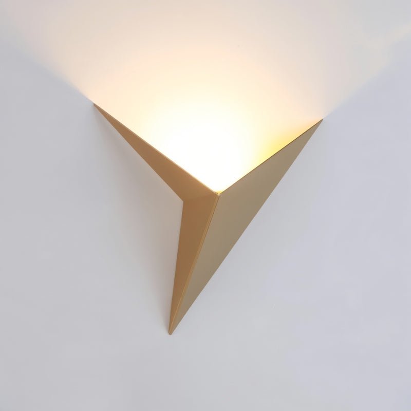 Elegant wall lamp - Modern LED wall light for stylish interiors | Stornfield