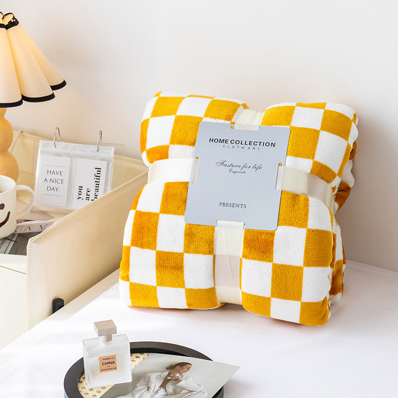 Stornfield | Stylish blanket in checkered pattern for your home