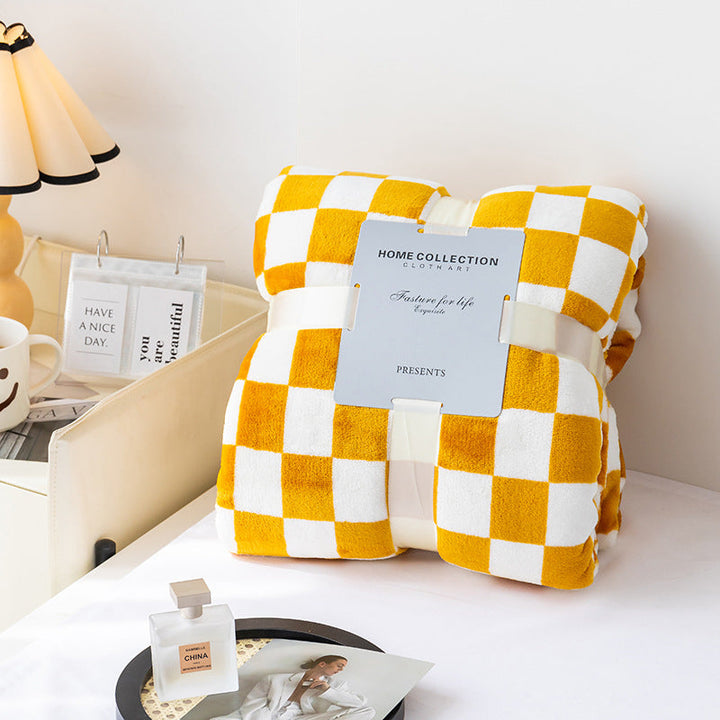 Stornfield | Stylish blanket in checkered pattern for your home
