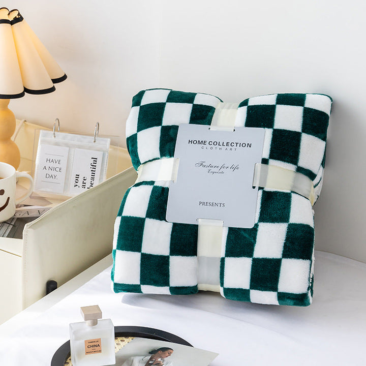 Stornfield | Stylish blanket in checkered pattern for your home