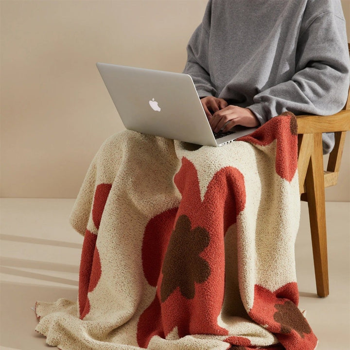 Stornfield | Elegance and warmth for your home with the soft floral blanket