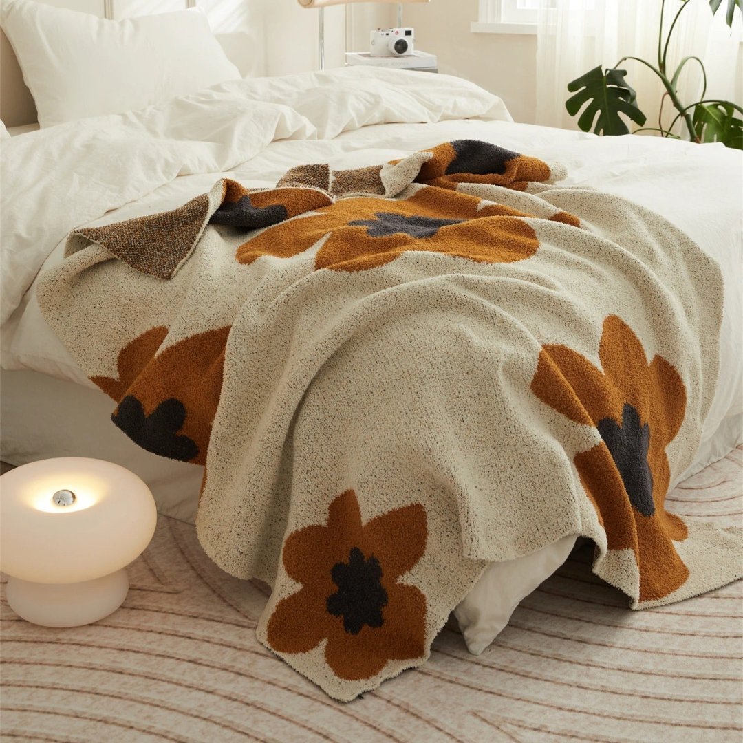 Stornfield | Elegance and warmth for your home with the soft floral blanket
