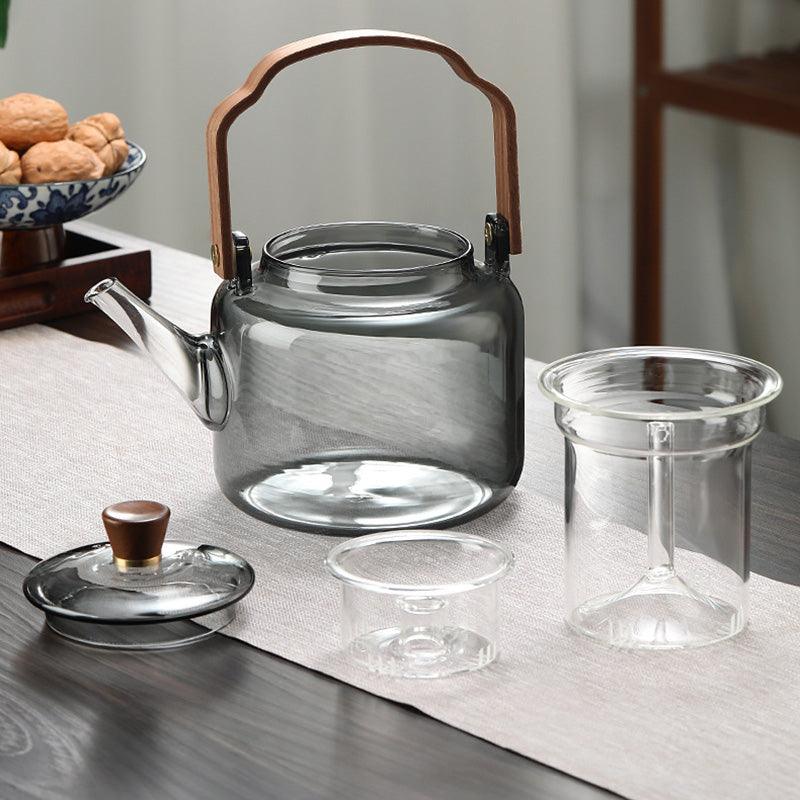 Elegant glass and wood teapot for the perfect preparation of loose tea leaves | Stornfield