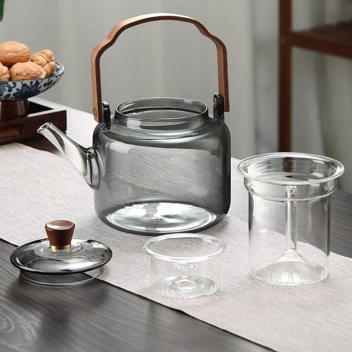 Elegant glass and wood teapot for the perfect preparation of loose tea leaves | Stornfield
