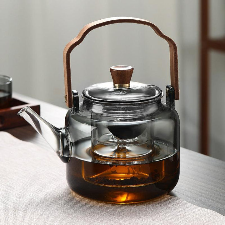 Elegant glass and wood teapot for the perfect preparation of loose tea leaves | Stornfield