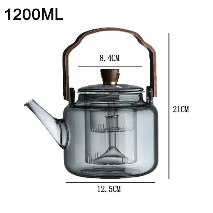 Elegant glass and wood teapot for the perfect preparation of loose tea leaves | Stornfield