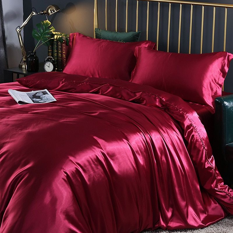 4-piece Luxury Silk/Satin Bedding Set - 2x Pillowcases and Stornfield Fitted Sheet
