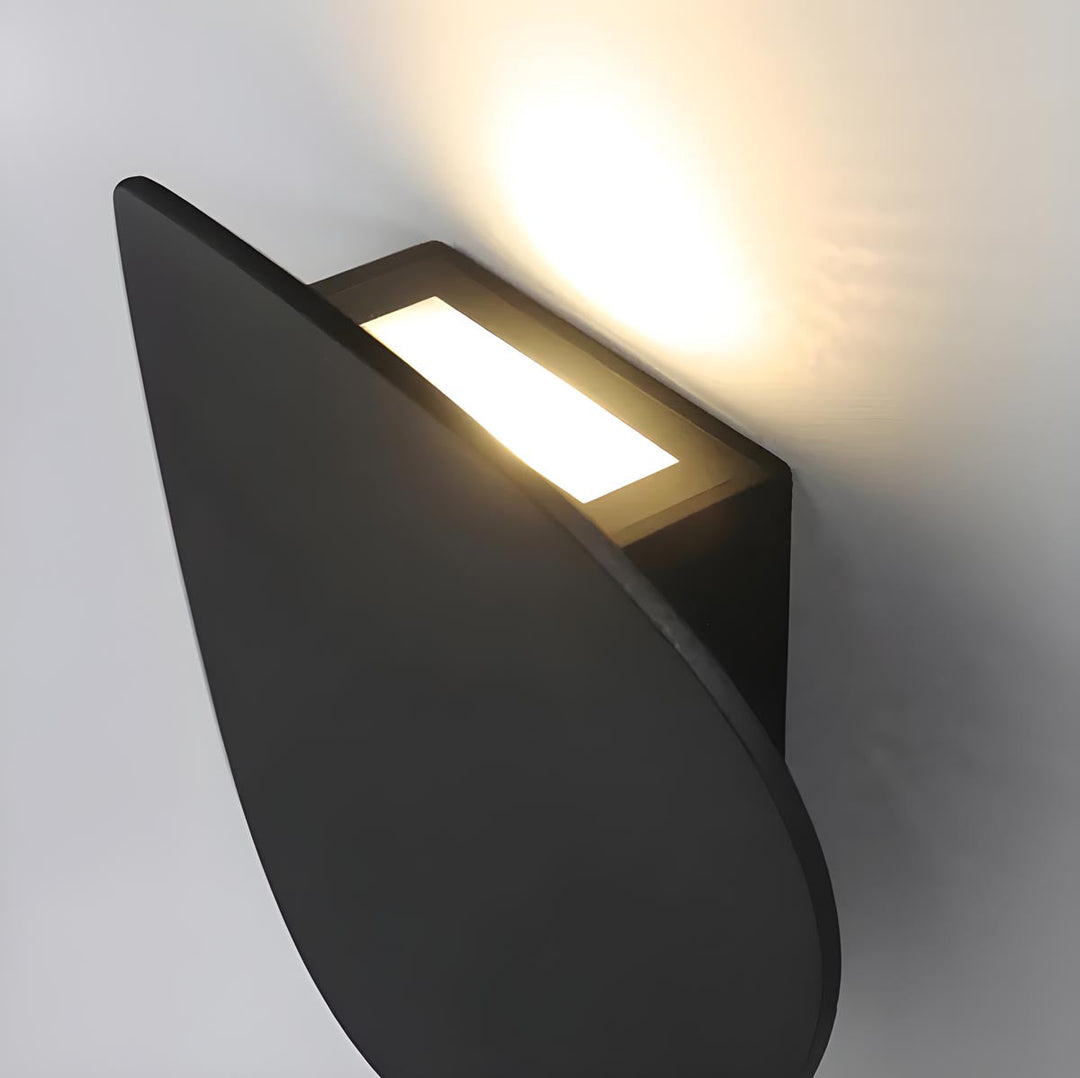 Elegant LED wall lamp – Stylish lighting for a warm atmosphere | Stornfield