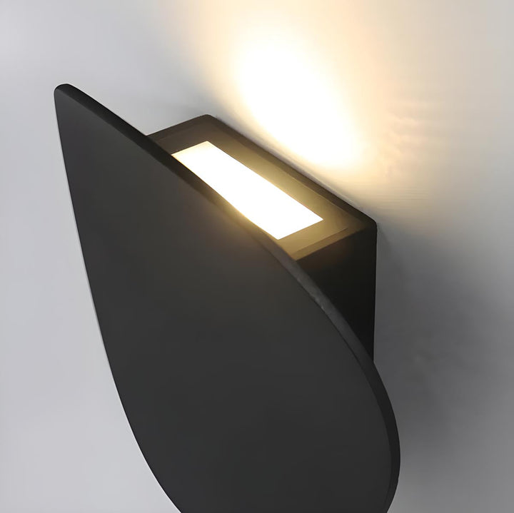 Elegant LED wall lamp – Stylish lighting for a warm atmosphere | Stornfield
