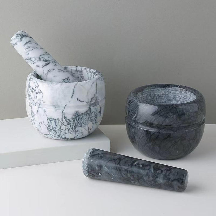 Stornfield | Mortier et pilon en marbre ;  
Taille : 13*13*9cm ;  
Pilon : R5*15cm ;