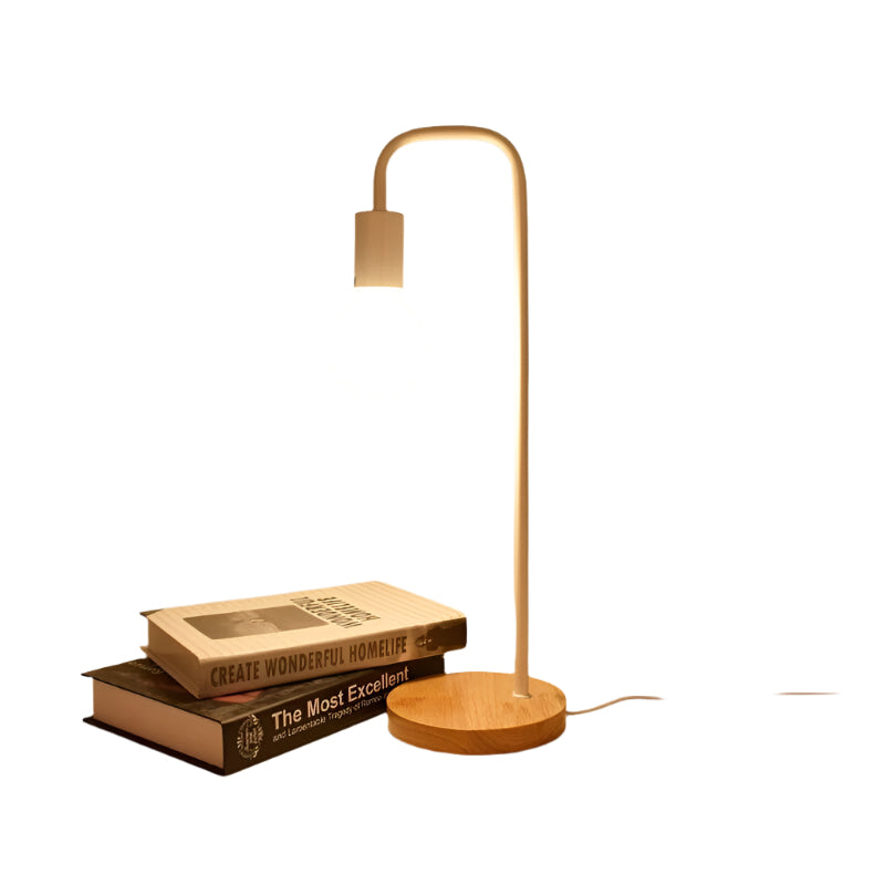 Stornfield Elegant Metal Table Lamp