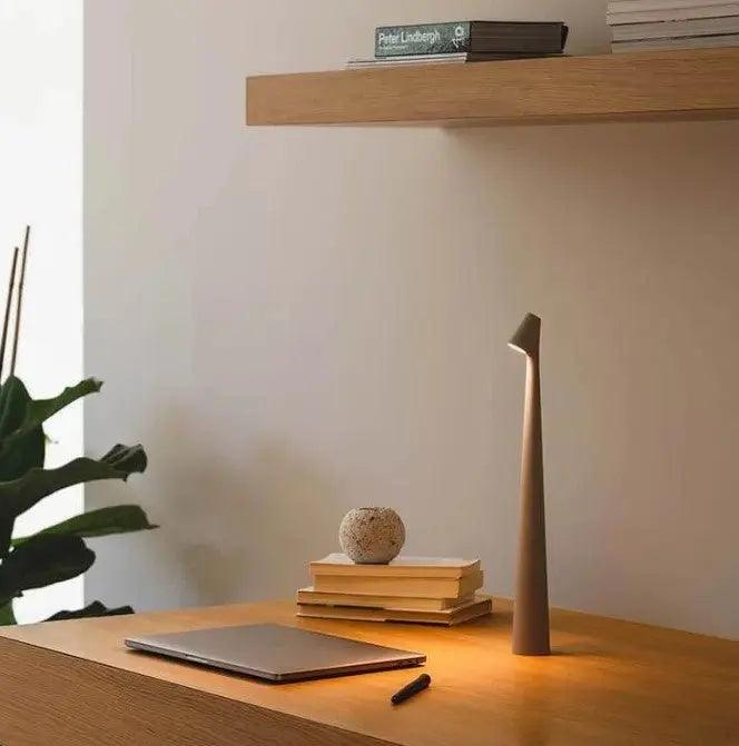 Stornfield | Dorsø - L'ummiere D'apol Table Lamp