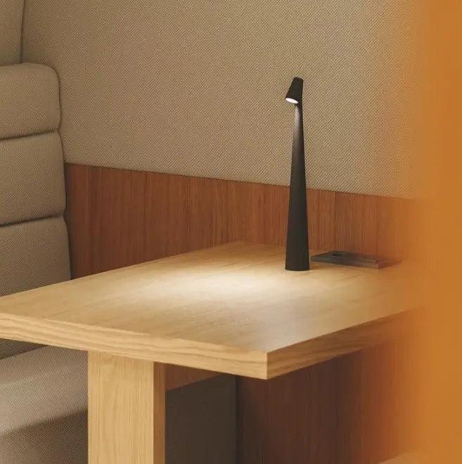 Stornfield | Dorsø - L'ummiere D'apol Table Lamp