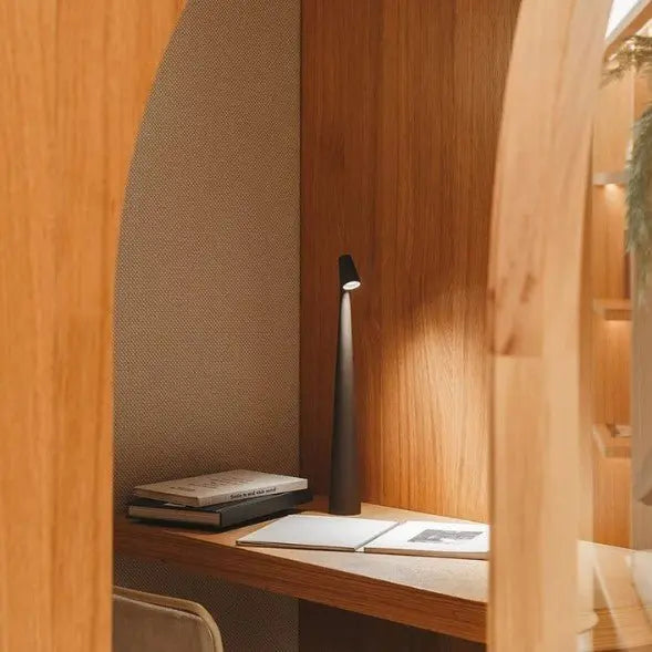 Stornfield | Dorsø - L'ummiere D'apol Table Lamp