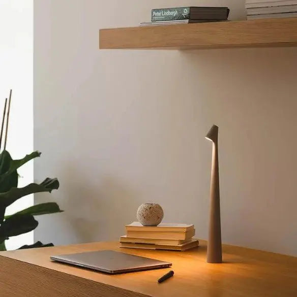 Stornfield | Dorsø - L'ummiere D'apol Table Lamp