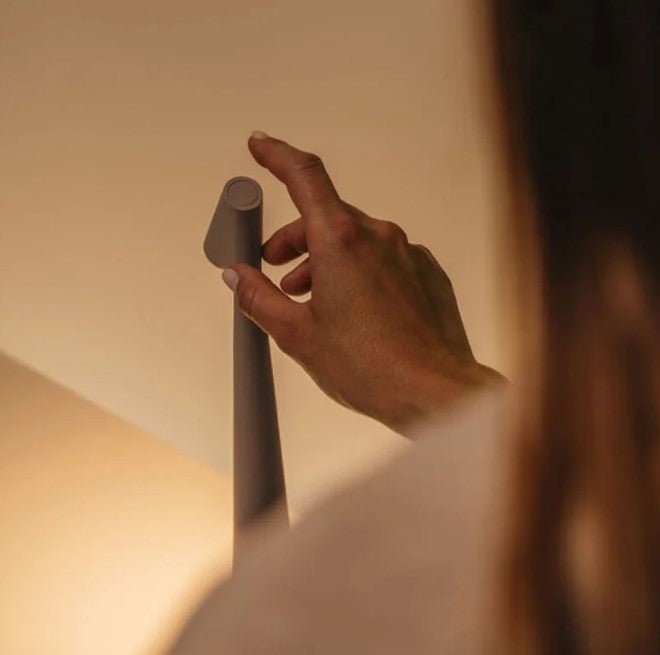 Minimalistic LED mood light in Nordic design, cordless, ideal as a reading and table lamp | Stornfield
