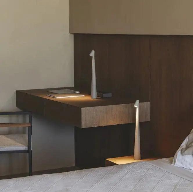 Stornfield | Dorsø - L'ummiere D'apol Table Lamp
