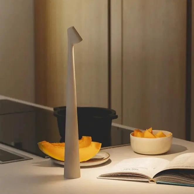 Stornfield | Dorsø - L'ummiere D'apol Table Lamp