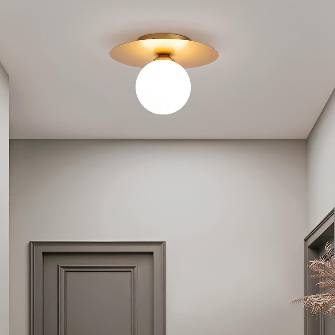 Stornfield | LumiNoble | Luminaire de plafond intemporelle avec design à boule LED dorée