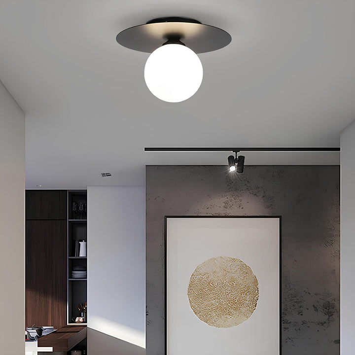 Stornfield | LumiNoble | Luminaire de plafond intemporelle avec design à boule LED dorée