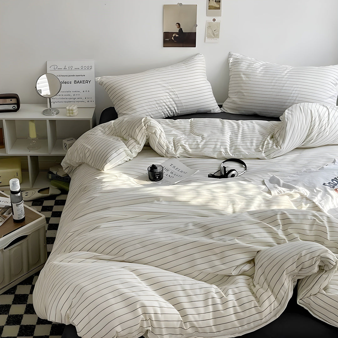 PureLoom Bedding Set - Modern skin-friendly bedding set (1 duvet + 1 flat sheet + 2 pillowcases) | Stornfield
