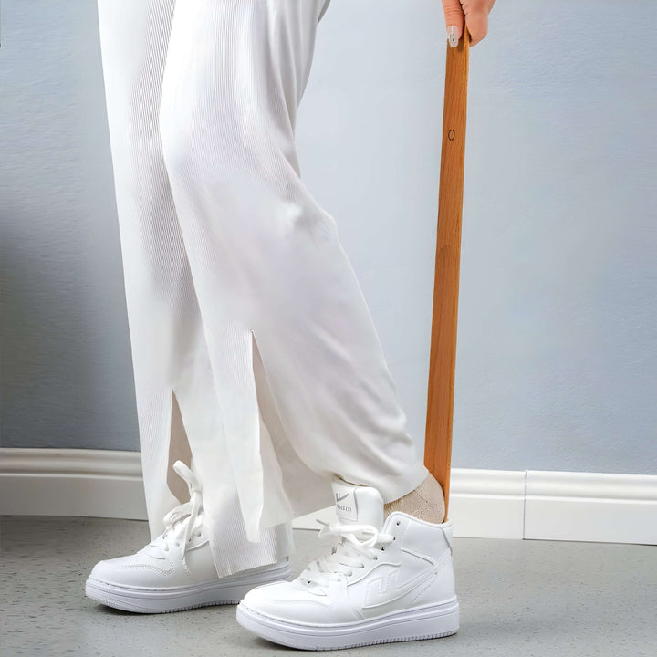 Long Wooden Shoe Horn with Magnet and Wall Holder 55 cm | Stornfield
