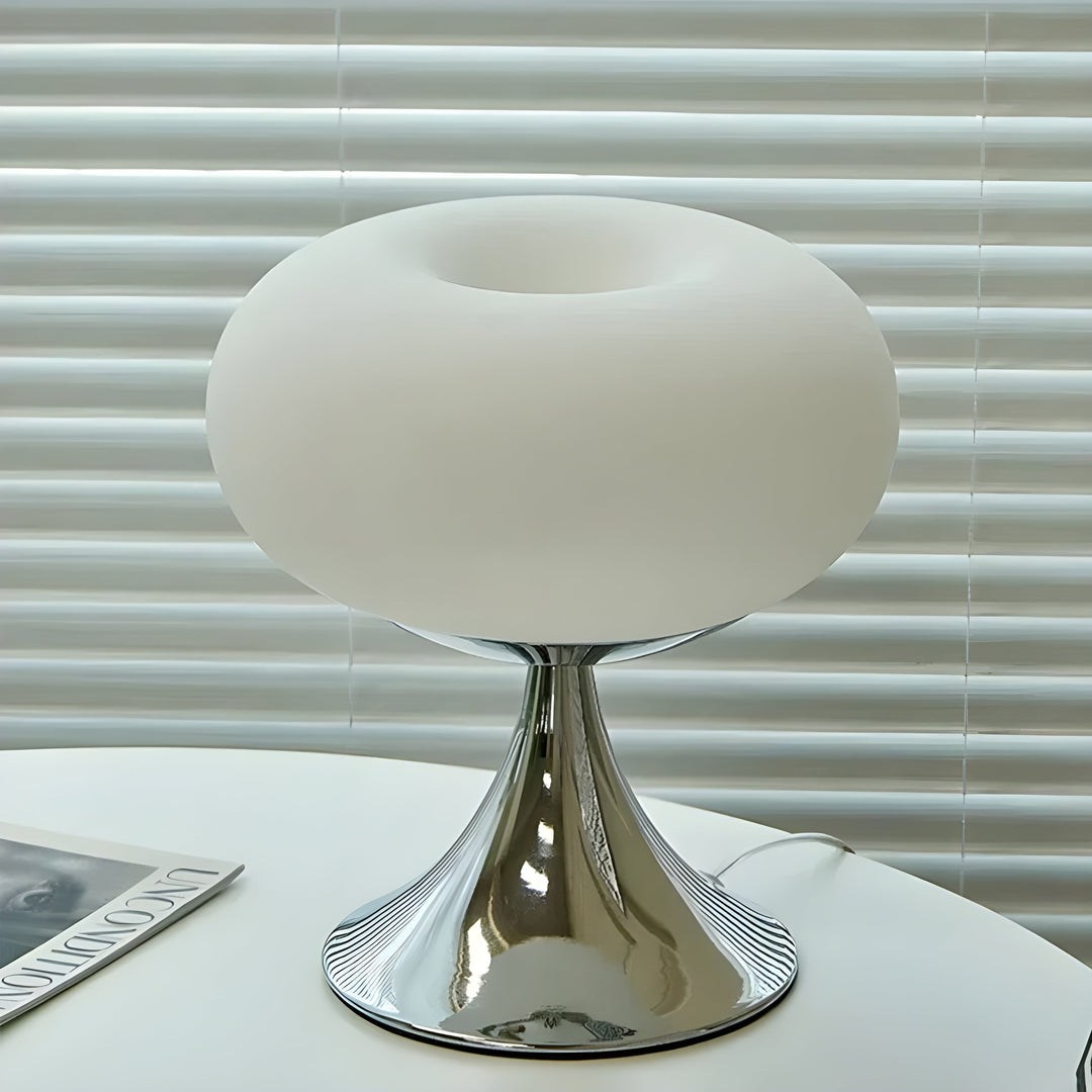 SereneCrystal Lamp - Elegant Retro Table Lamp | Stornfield
