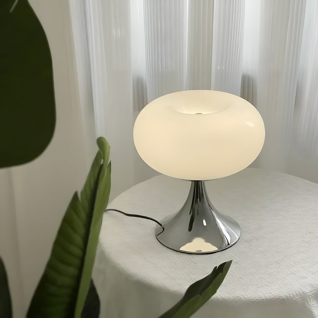 SereneCrystal Lamp - Elegant Retro Table Lamp | Stornfield