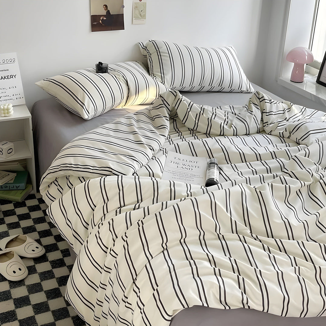 PureLoom Bedding Set - Modern skin-friendly bedding set (1 duvet + 1 flat sheet + 2 pillowcases) | Stornfield