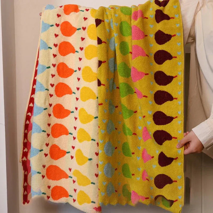 Stornfield | Soft children's towel made of cotton with pear motif