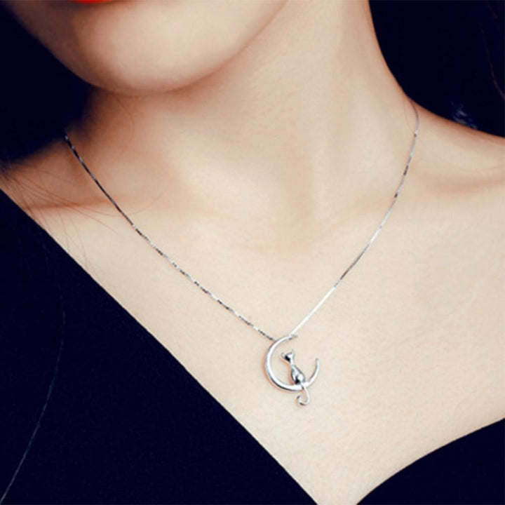 Kat - Moon Swing Necklace | Stornfield