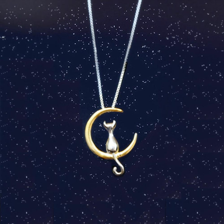 Kat - Moon Swing Necklace | Stornfield