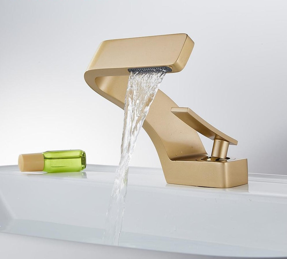 Everest - Modern Curved Faucet │ Daring and Refined Design | Stornfield