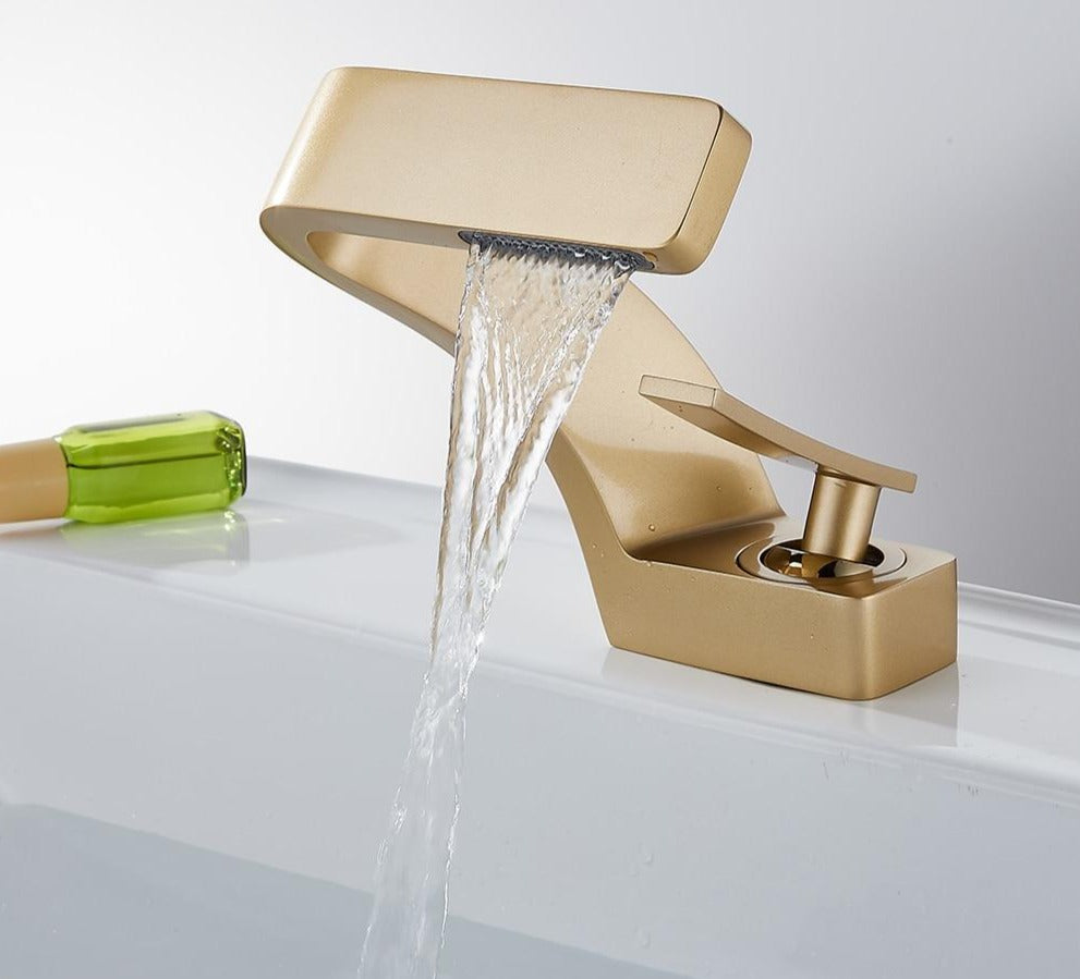 Everest - Modern Curved Faucet │ Daring and Refined Design | Stornfield