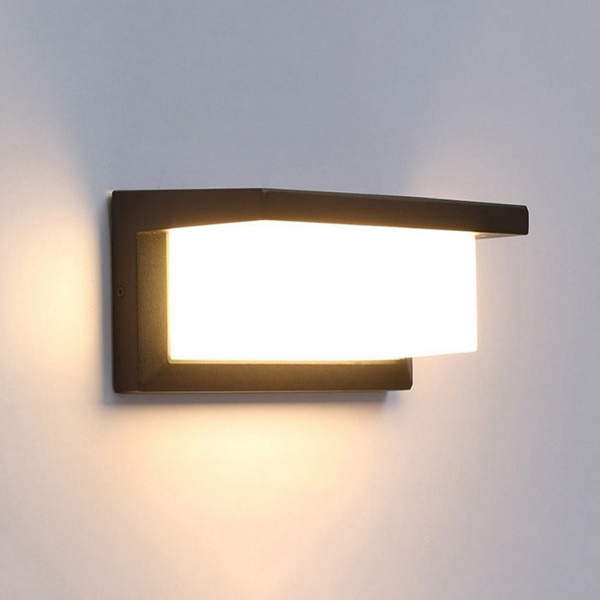 Horizontal LED Outdoor Lamp | Stornfield